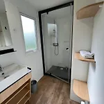 De 3*
