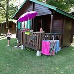 De 3*